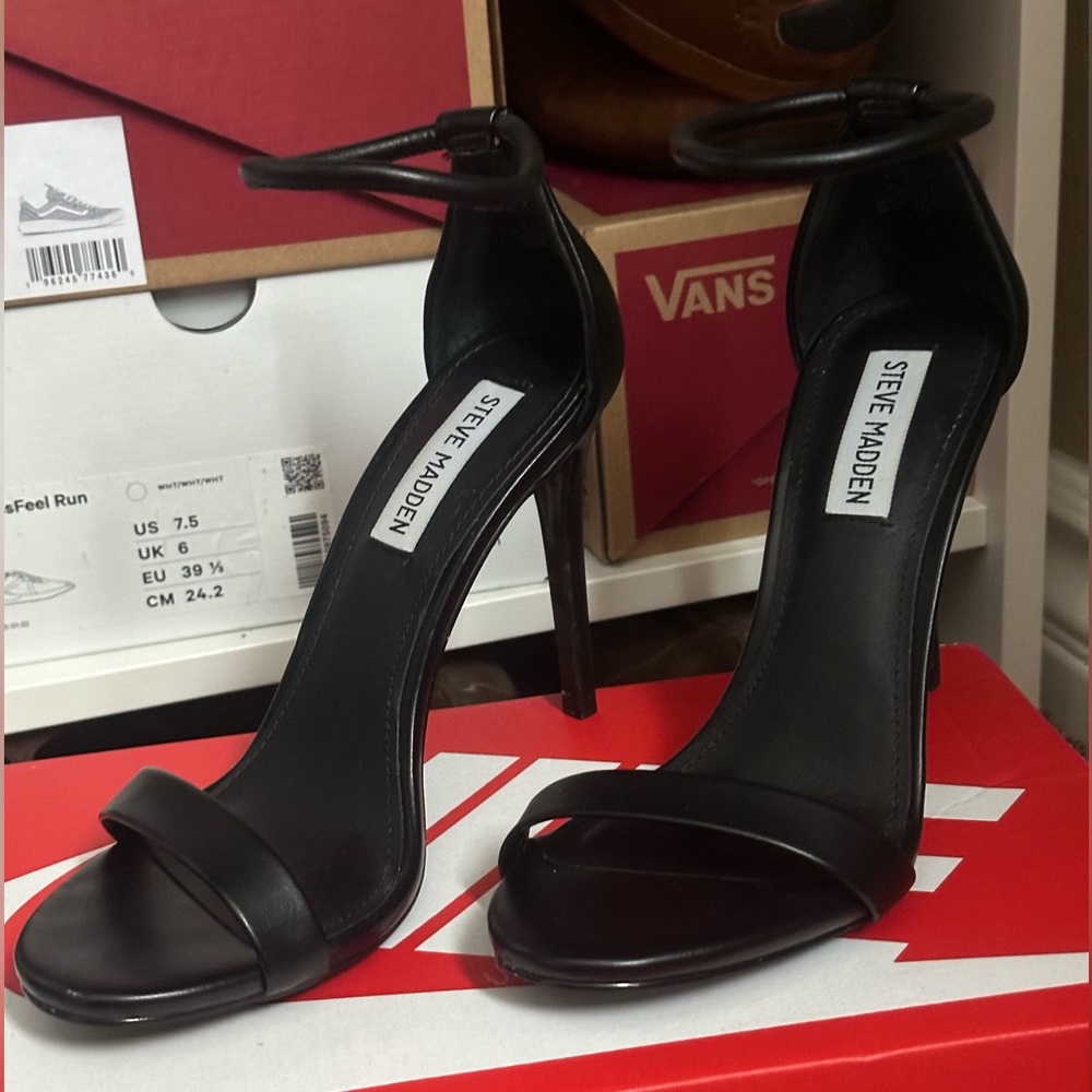 Steve Madden Soph Stilletos size 7